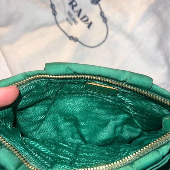 Green prada nylon bag - Picture 2 of 7